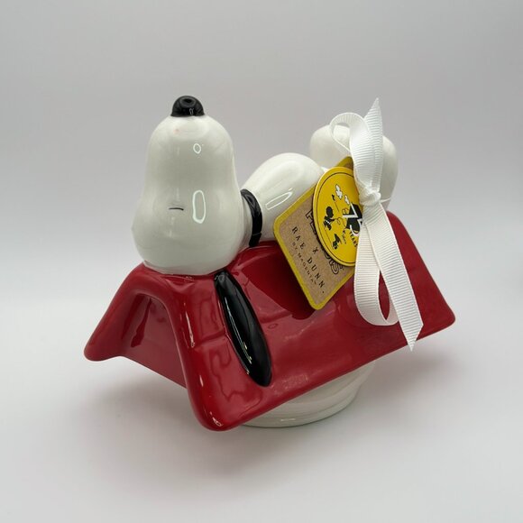 Snoopy Red Doghouse-shaped cookie jar by Rae Dunn | Cookie jar | Ceramic jar - Picture 14 of 14